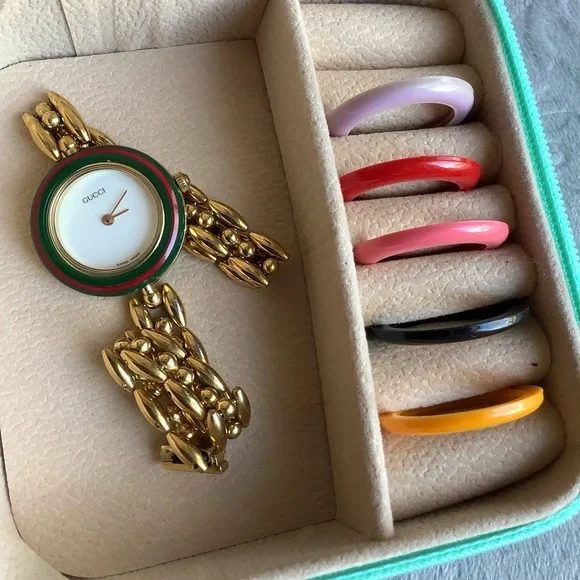 Gucci dressy chain bracelet watch with bezel set🌟🌟🌟 - Picture 4 of 11